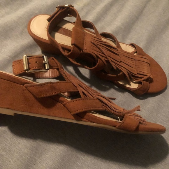 4/$20❗️Forever 21 Boho Fringed Brown Sandal size 6 - Picture 2 of 6